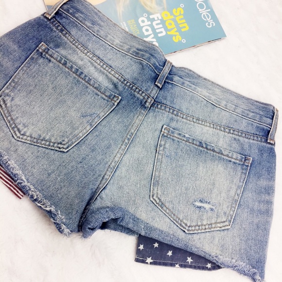 Distressed semi- fitted short jeans size 4 - Picture 6 of 8